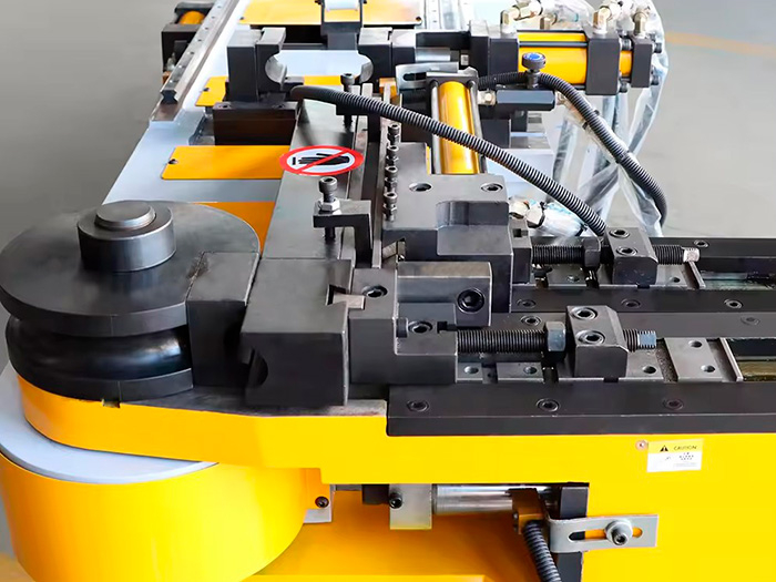 Полуавтоматический трубогибочный станок с ЧПУ DW63NC