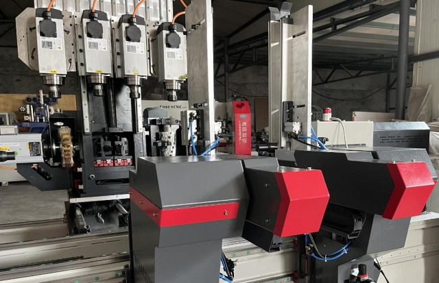 Токарный центр с ЧПУ с автозагрузкой Beaver 12D4 MAXI