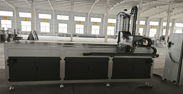 Фрезерные станки c двумя шпинделями и поворотным столом с ЧПУ ALUMIL 4000-2M SYNTEC