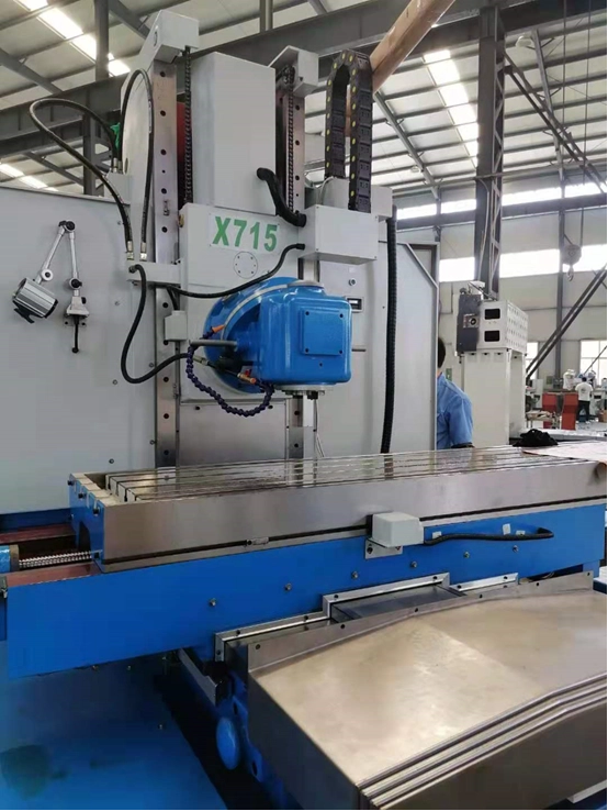 Тяжелый широкоуниверсальный фрезерный станок Weida X715 с УЦИ