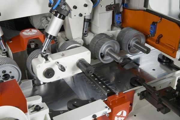 Четырехсторонние продольно-фрезерные станки Gau Jing серии GNS