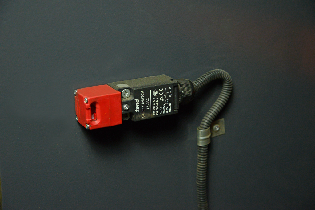 Вертикальный листогибочный пресс Metal Master серии HPJ 2040 с ЧПУ E22