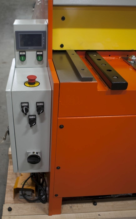 Гильотина электромеханическая STALEX Q11-4х2550NC (386105)