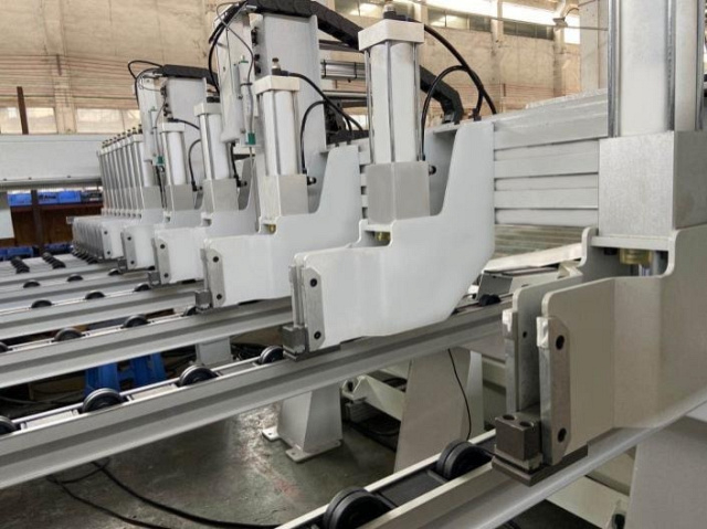 Форматно-раскроечный центр с ЧПУ Filato с задней загрузкой HP 330L