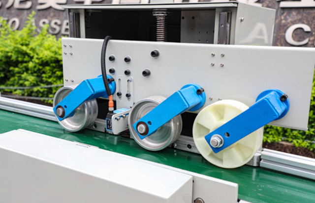 Автоматический торцовочный станок проходного типа EcoWood CFS-200