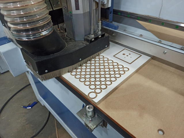 Фрезерный обрабатывающий центр с ЧПУ с автоматическим толкателем Beaver i-NEST BH PRO TPA