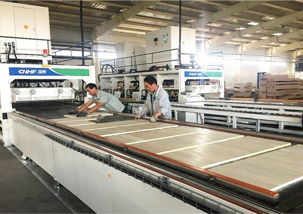 Пресс для производства щита с автоматической загрузкой и ТВЧ нагревом CNHF CGPB-64 BPZL-CM
