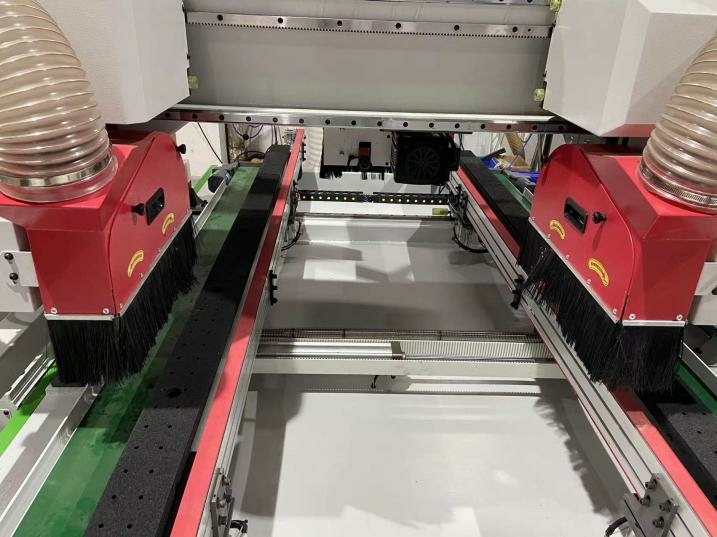 Форматно-обрезной центр с ЧПУ для дверных полотен HOLD HV321