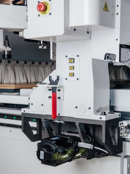 Обрабатывающий центр с ЧПУ KDT KN-3409L