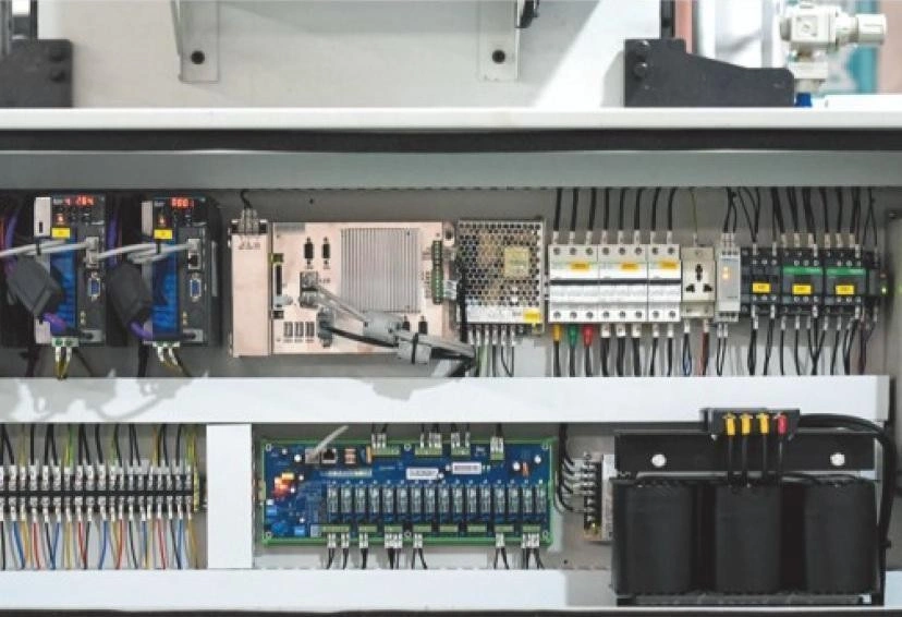 Пятиосевой обрабатывающий центр с ЧПУ JUNRAN JR-1218-4x8T