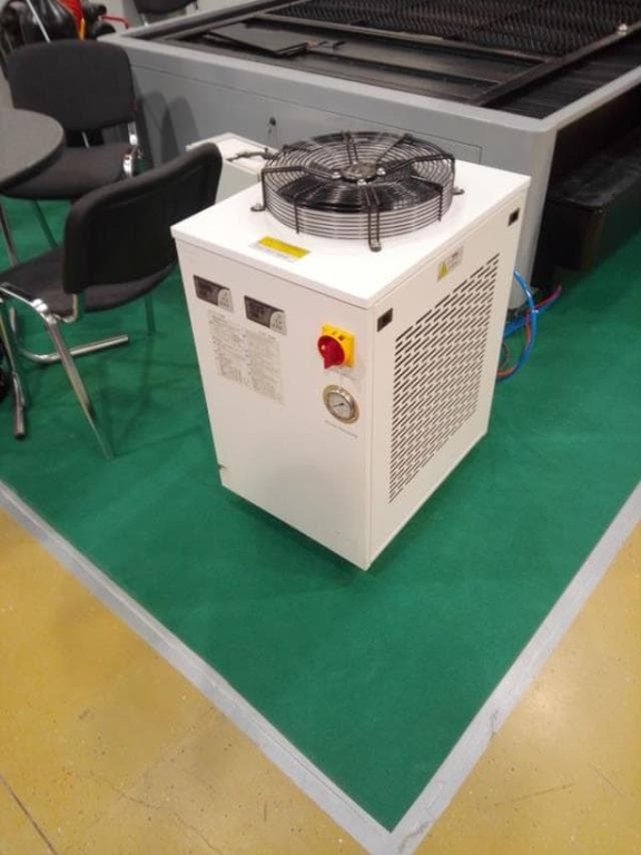 Оптоволоконный лазерный станок с чпу для раскроя металла Ltt HN3015C