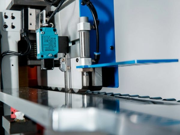 Автоматический кромкооблицовочный станок KDT KE-665JSKA