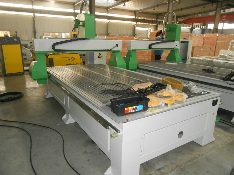 Фрезерно-гравировальный станок с чпу WoodTec H 1325