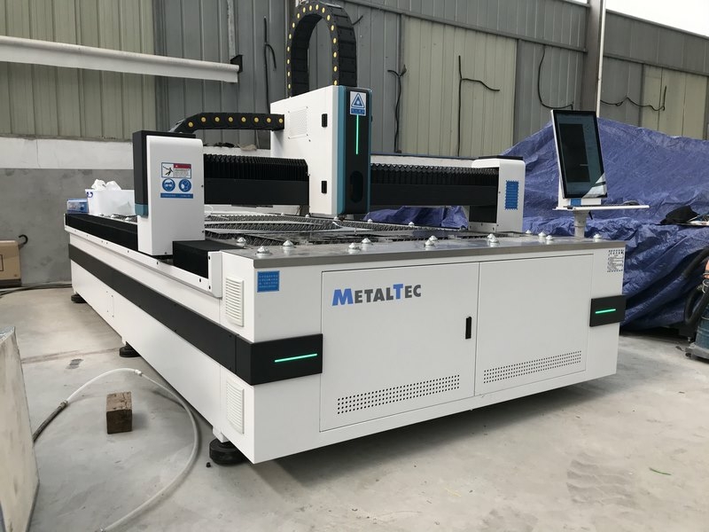 Оптоволоконный лазерный станок для резки металла MetalTec 1530 B (RECI-1000 W)