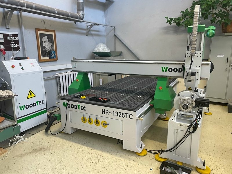 Фрезерно-гравировальный станок с чпу WoodTec HR 1325TC