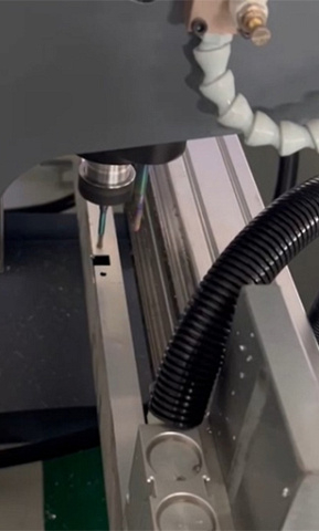 Фрезерные станки c двумя шпинделями и поворотным столом с ЧПУ ALUMIL 4000-2M SYNTEC