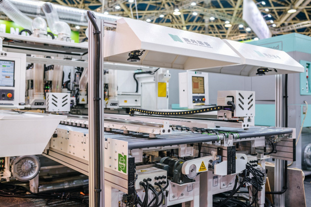 Сверлильно-присадочный центр с ЧПУ Nanxing ND712DTL