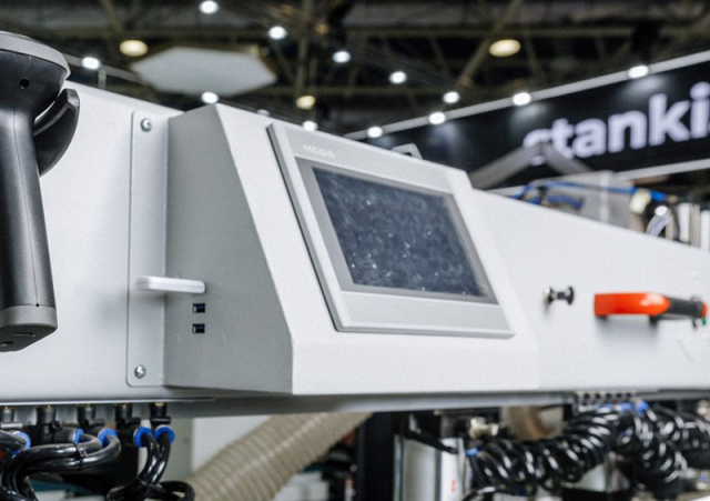 Торцевой сверлильно-присадочный центр с ЧПУ Beaver SWIFT HSD 4S