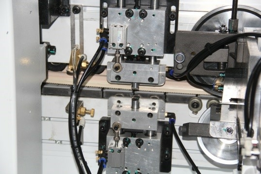 Кромкооблицовочный автоматический станок  BJD F832JSR