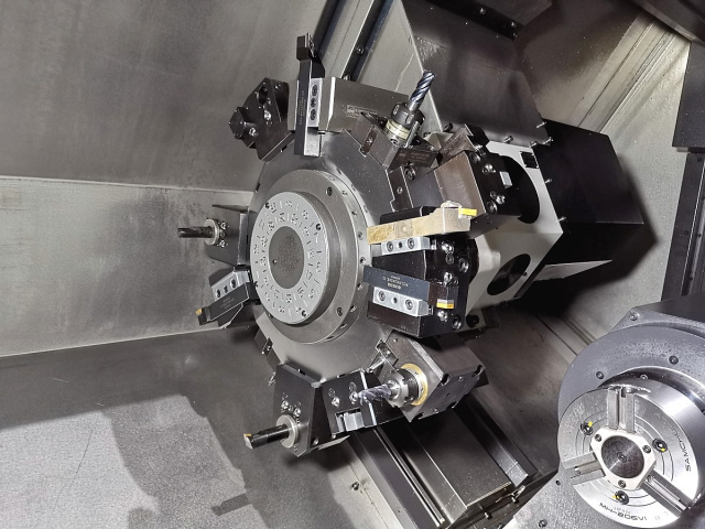 Токарный центр с осью Y и противошпинделем SKM NL 2000BSY