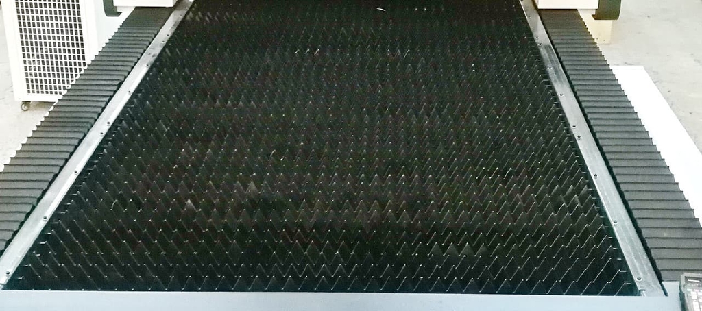 Оптоволоконный лазерный станок для резки металла LTT-3015C-1500