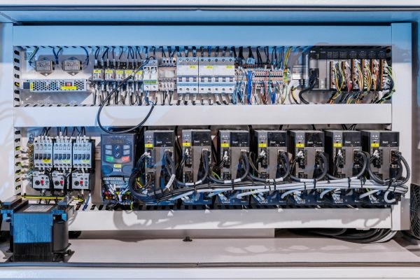 Сверлильно-присадочный центр с ЧПУ KDT KD-610RH