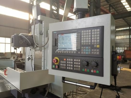 Широкоуниверсальный фрезерный станок FHU6