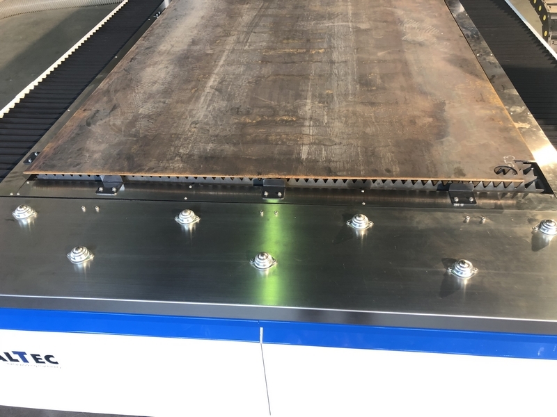 Оптоволоконный лазерный станок для резки металла MetalTec 1530 (750W)