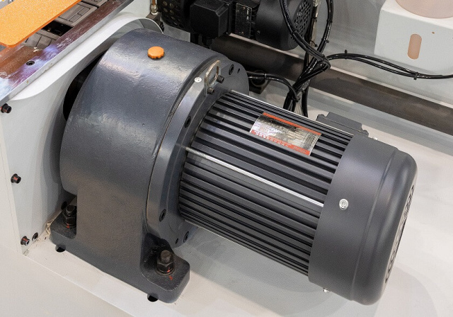 Автоматический кромкооблицовочный станок Excitech 536 UHQLP