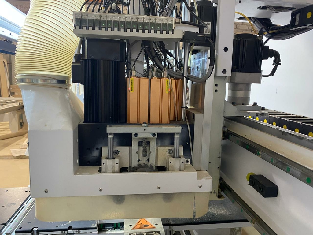 Сверлильно-присадочный станок с ЧПУ BJD P851DL