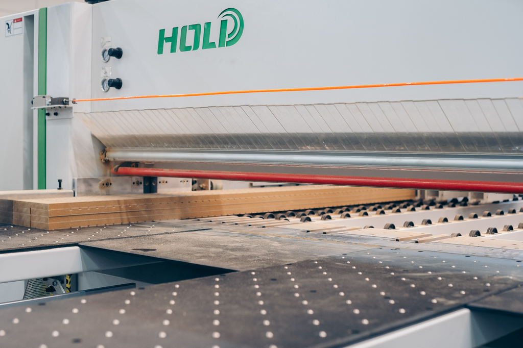 Форматно-раскроечный центр с ЧПУ HOLD HP330