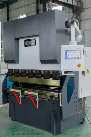 Гидравлические листогибочные прессы IRONMAC HPB-T 125/3200