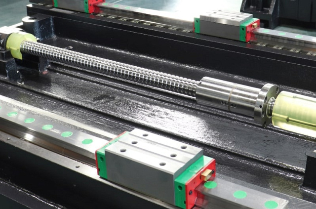 Вертикальный фрезерный обрабатывающий центр IRONMAC IMV-12.60 PRO