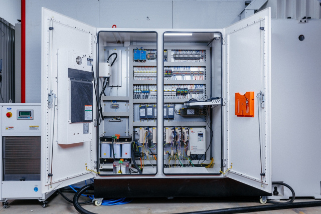 Пятиосевой обрабатывающий центр с ЧПУ QUADRO ONYX SM