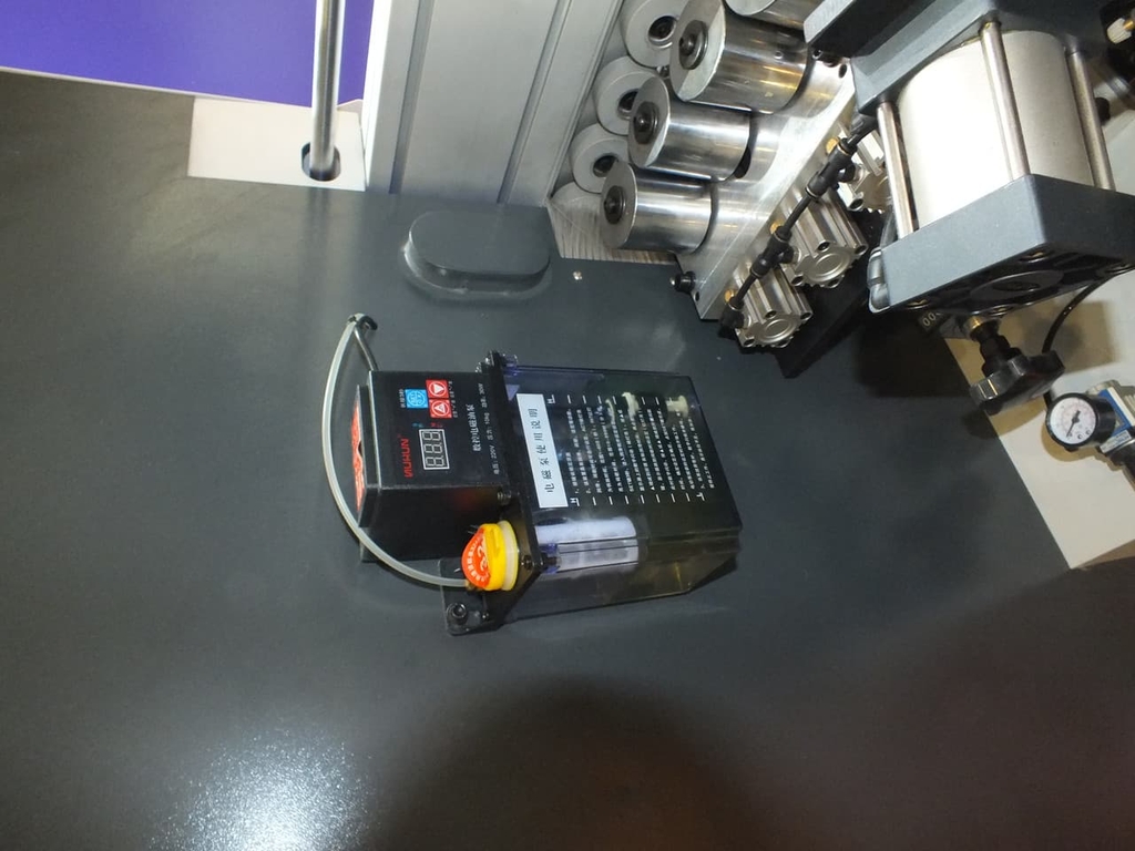 Кромкооблицовочный автоматический станок LTT HH-504