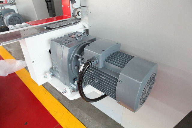 Автоматический кромкооблицовочный станок Nanxing NB8CHJQ