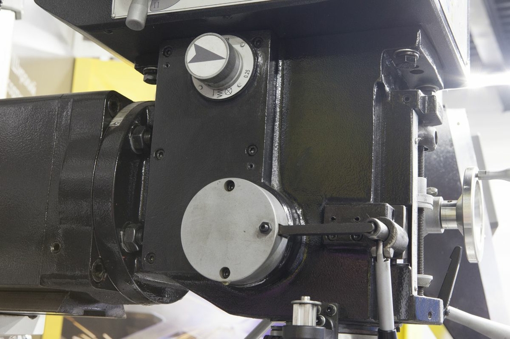 Универсально-фрезерный станок STALEX MUF65 DRO