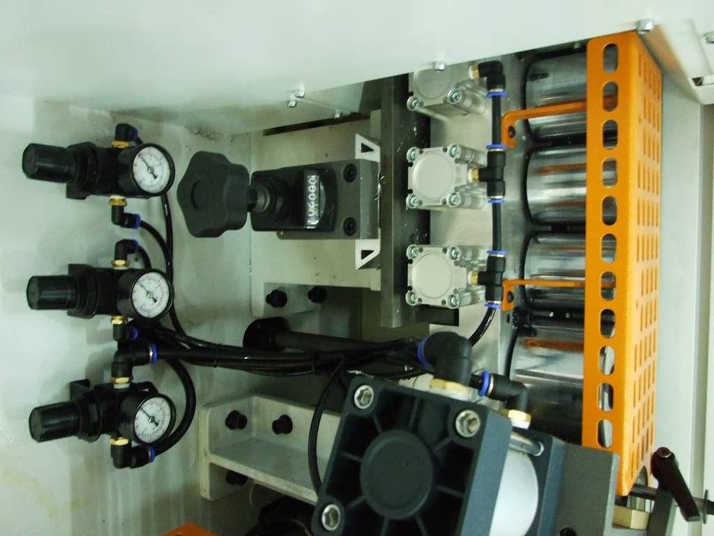 Автоматический кромкоблицовочный станок LTT WDX-323J