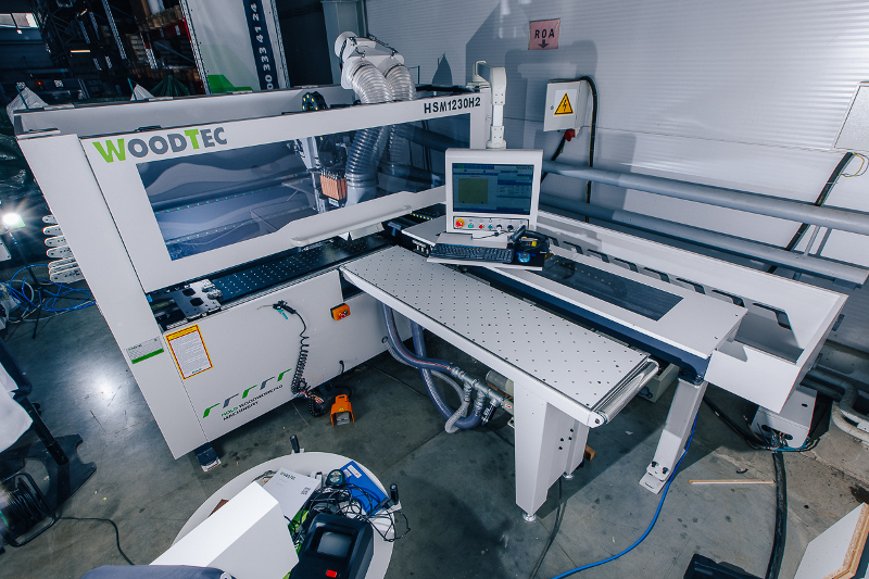 Автоматический сверлильно-присадочный станок с чпу WoodTec HSM 1230 H2