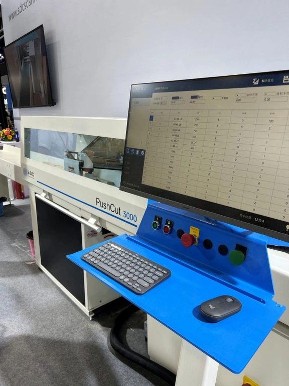 Торцовочный станок с толкателем SDC PUSH CUT 3000