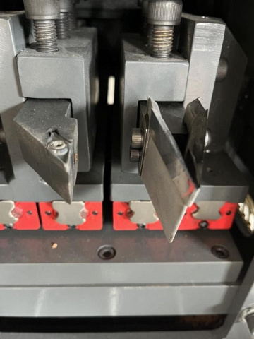 Токарный центр с ЧПУ с автозагрузкой Beaver 12D4 MAXI