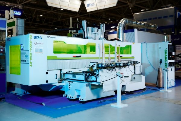 Пятиосевой многошпиндельный обрабатывающий центр FKC4-1200-PT