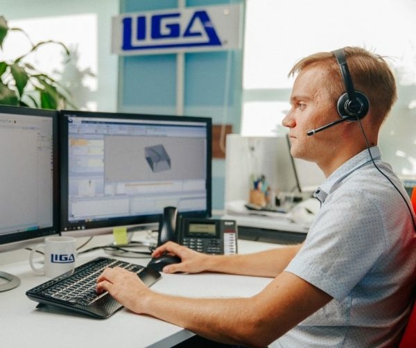 Обрабатывающий центр с ЧПУ KDT KN-3713DE