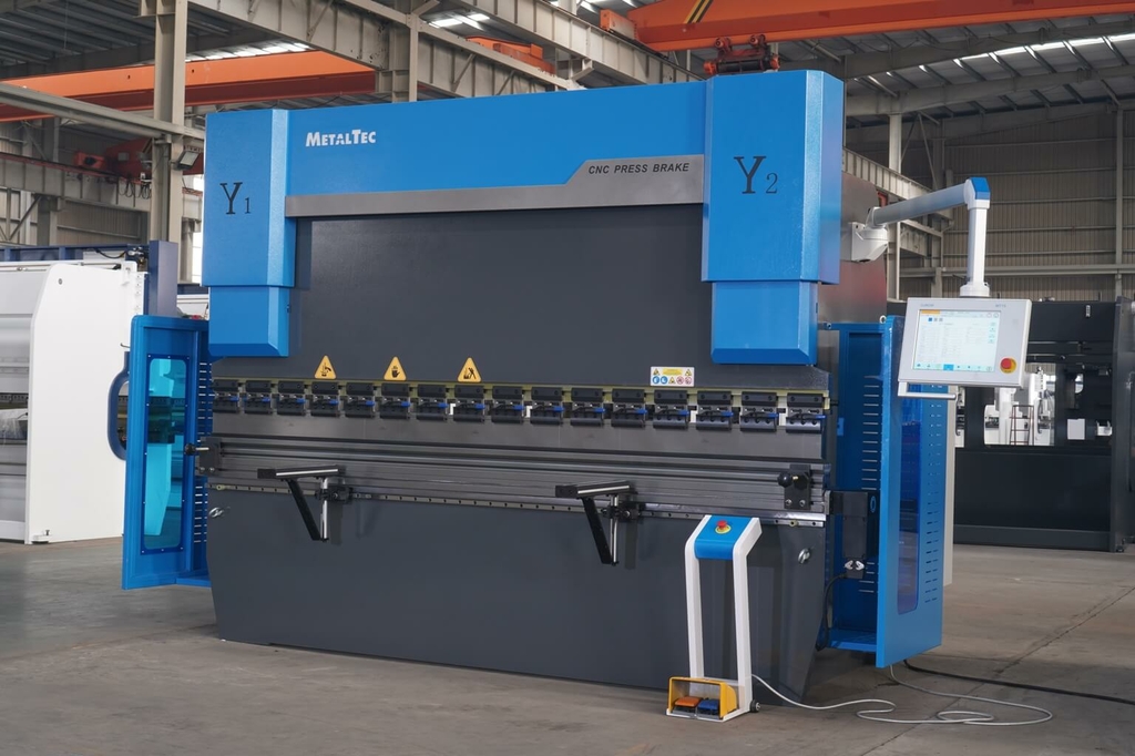 Листогибочный пресс MetalTec HBС 135/3200 4+1 ЧПУ МТ-15