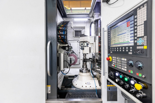 Зубошлифовальный  станок с ЧПУ SPITZEN SGG-320