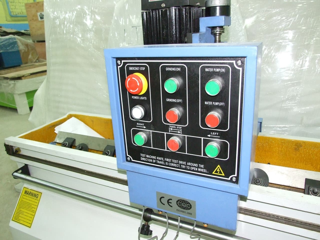 Станок для заточки плоских ножей с прямолинейной режущей кромкой MF2510A