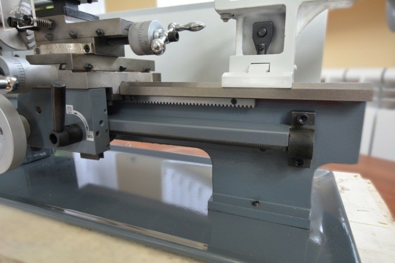 Настольный токарный станок M712