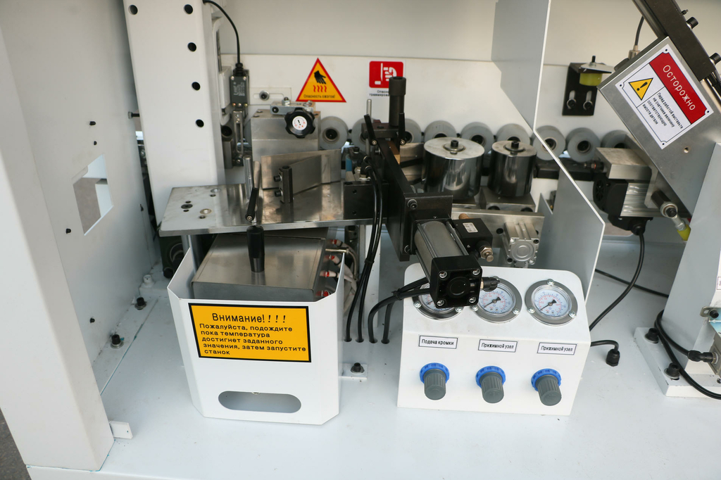 Автоматический кромкооблицовочный станок DELTAMACHINERY DM-300