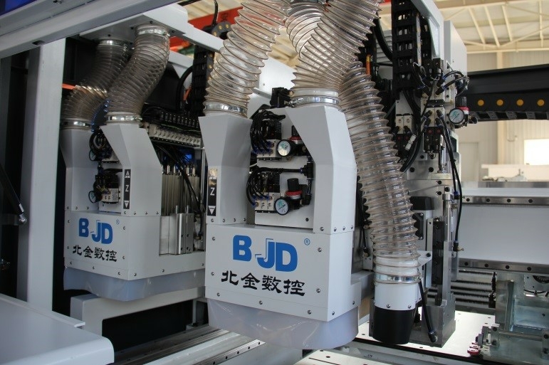 Сверлильно-присадочный станок с ЧПУ BJD P851DL