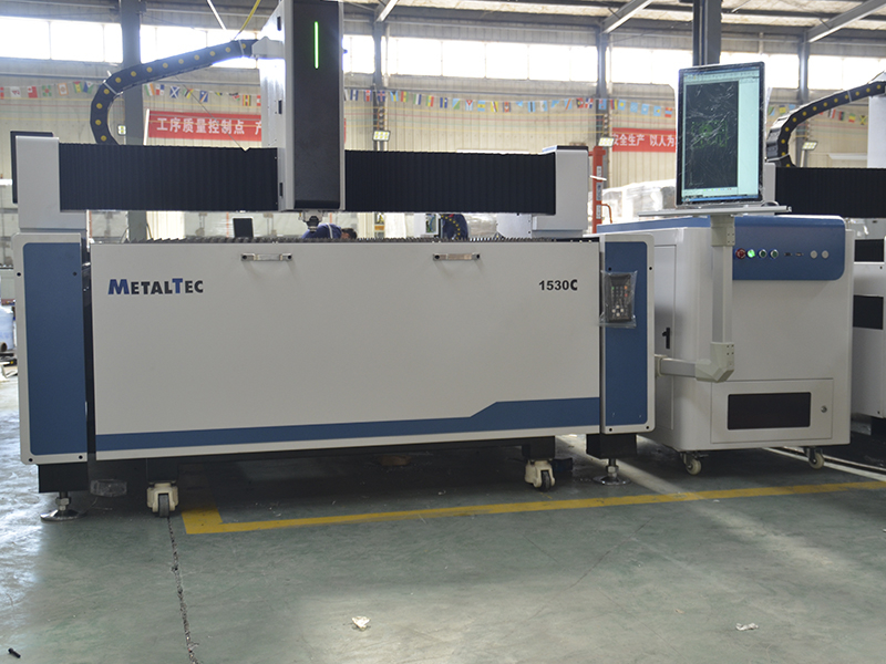 MetalTec 1530C (1500W) оптоволоконный лазерный станок для резки металла с ручной сменой рабочих столов met1546